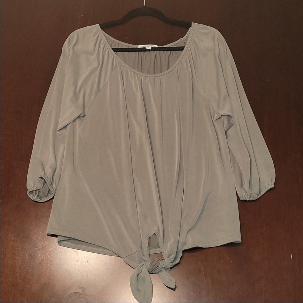 EUC Green Envelope LA 3/4 sleeve front tie shirt